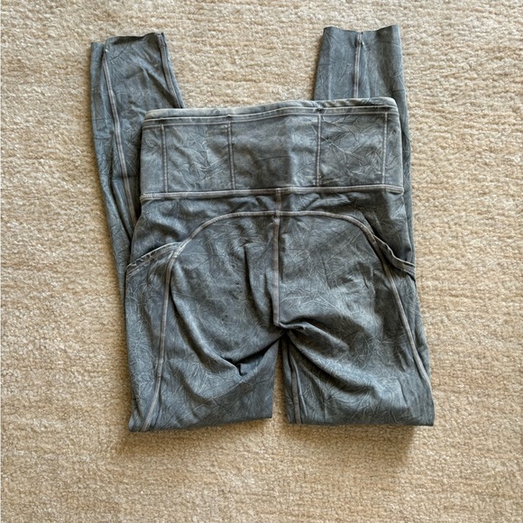 Grey Lululemon Leggings - Size 4 - Picture 7 of 7